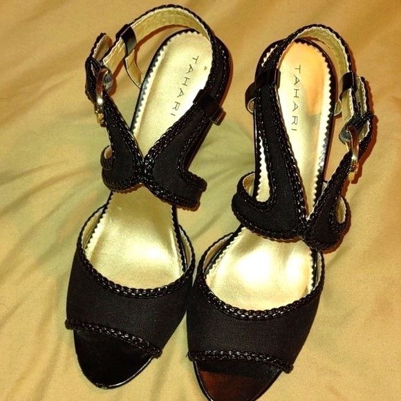 Tahari "Lima" Black Sandals Size 9 1/2 - Picture 2 of 10